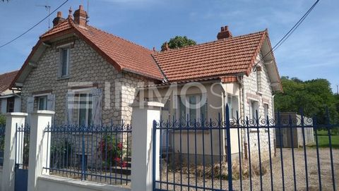 AMILLY cerca del sector de Gros Moulin, pabellón de piedra de molino en un gran terreno de unos 2.850 m², gran parte del cual se puede construir, consta de una entrada, una cocina amueblada, una sala de estar doble, una habitación, un dormitorio, bañ...