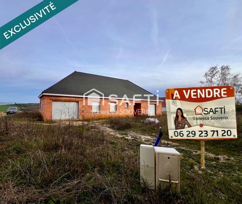 Vaste maison avec garage en cours de construction