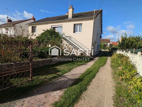 Situé dans la charmante ville de Montluçon (03100), proche des commerces locaux et des écoles, cet emplacement offre un cadre de vie calme et pratique. De plus, sa proximité avec les transports en commun facilite les déplacements. Sur un terrain de 8...