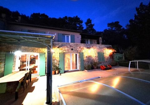 VAR (83) Village pittoresque, Villa 8P 183m²hab terrasses piscine dépendance vues dégagées et calme / 1939m² arboré