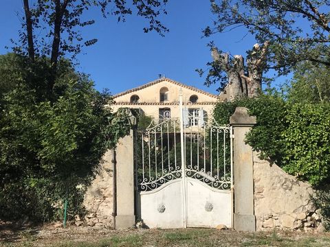 Grande Maison en pierres, 2 gites et dépendances, 9ha SAISSAC