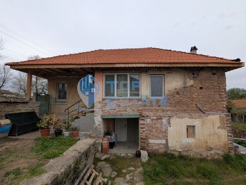 Top Estate Real Estate le ofrece una casa de ladrillo renovada en la calle principal del pueblo de Dobri Dyal, municipio de Lyaskovets, región de Veliko Tarnovo. El pueblo de Dobri Dyal se encuentra a 20 km de la ciudad de Veliko Tarnovo y a 16 km de...