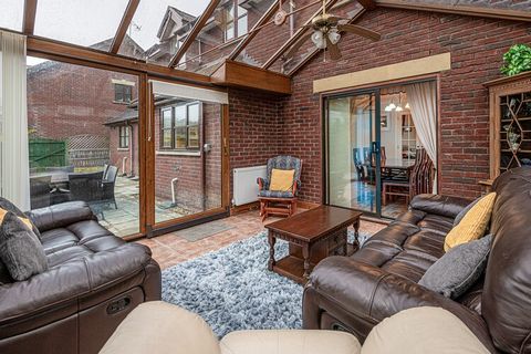 This modern, well-equipped five-bedroom house offers a spacious and comfortable retreat for up to 10 guests. Perfect for families or groups, the property features two king-size bedrooms with en-suite facilities, a double room, and two twin rooms, one...