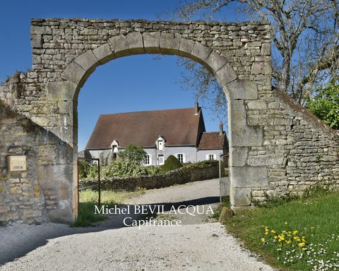 Propriété de 8074 m², anciennes dépendances du Château d'OUROUER à vendre OUROUER LES BOURDELINS (18)