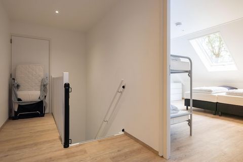Deze groepsaccommodatie op een geweldige plek op Ameland is ideaal voor vakanties met familie en vrienden. Het appartement bevindt zich aan een rustig fietspad, direct aan de voorste plassen van recreatiegebied de Vleijen. In dit recreatiegebied is v...