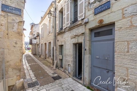 Rare maison à vendre maison de ville de 78,41 m2 - 4 pièces, 2 chambres, 1 bureau - PERIGUEUX (24)