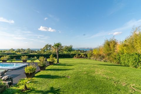 Maison vue mer imprenable : découvrez cette magnifique propriété située sur la route côtière entre Honfleur et Trouville sur Mer