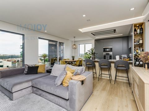 Apartamento T2, com 90m2 para arrendamento totalmente mobilado no Jardim dos Poetas em Loures. Está totalmente equipado e decorado, pronto a habitar, disponível para arrendamento por 1.900€/mês na Urbanização Jardim dos Poetas, em Santo António dos C...