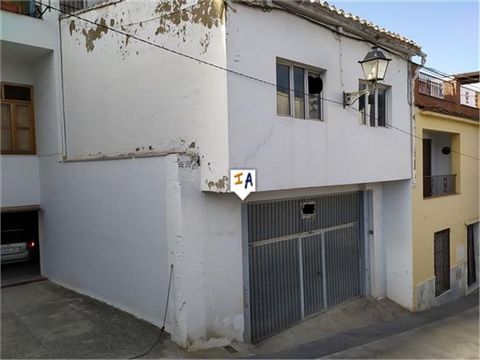 This house is located in the center of Iznajar, next to a parking lot where you will always have mountain views, you can even see Lake Iznajar.This house has a plot of 44m2 and a construction of 92 m2. On the ground floor it is currently dedicated to...