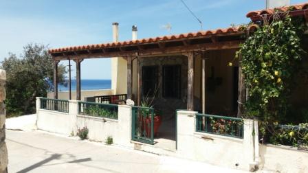 Agia Fotia: Ground floor apartment for sale in Agia Fotia. The apartment is 100m2 consisting of an open plan living area with kitchen, three bedrooms, one bathroom, a shower room and a small store room. There are balconies all around with fantastic s...