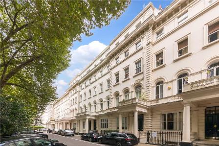 A 1 bedroom stucco fronted apartment in Bayswater. A 1 bedroom stucco fronted apartment in Bayswater. Spread over 496 sq ft of internal space this top floor apartment is in good condition through-out and includes a bright reception, separate kitchen,...