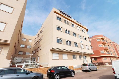 For sale apartament in Formentera del Segura, close to a supermarket and at 12 km from the beach. Apartment situated on a 1º floor with elevator, it has 2 bedrooms with wardrobes, 1 bathroom with shower, fully equipped kitchen and living room. With a...