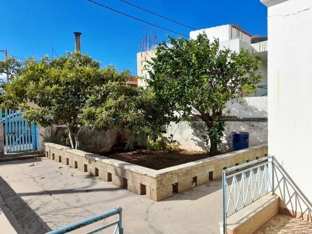 Zakros-Sitia Village house with gardens, just 7km from the sea. The property is 179m2 and consists of a kitchen, a living area, a corridor, four bedroom (one with fire place) and a bathroom. There is also a courtyard plus an extra room with separate ...
