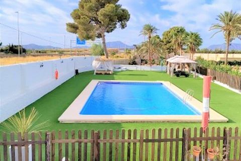 Esta agradable casa de vacaciones a las afueras de Cartagena, España, tiene una hermosa piscina privada y unas tumbonas para relajarse. ¡La casa también tiene una pista de pádel! Es especialmente adecuado para unas vacaciones al sol en familia o con ...