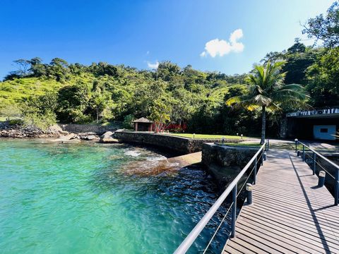 Spectacular coastal land of 35000m2 with 140 meters of coast, bordering one of the most luxurious and exclusive condominiums of Angra dos Reis-RJ, the piraquara from within. Next to also the Porto Frade condominium. With house included with a beautif...
