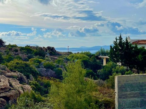 The building land for sale is located in Arzachena, in the splendid area of Abbiadori, nestled between the wonderful beaches of the Costa Smeralda. It is a flat land, with a total area of 1,678 square meters and a building area of 5,014 square meters...