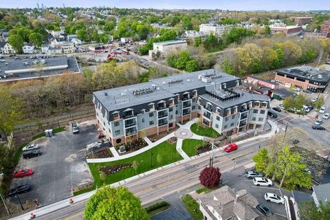 READY FOR OCCUPANCY! 1 & 2 Bedroom units. Hendries at Central Station is a newly constructed 38-unit condo complex located in the historic Lower Mills section of Milton, MA. Each unit offers sleek design with Bosch Stainless Appliances, quartz counte...