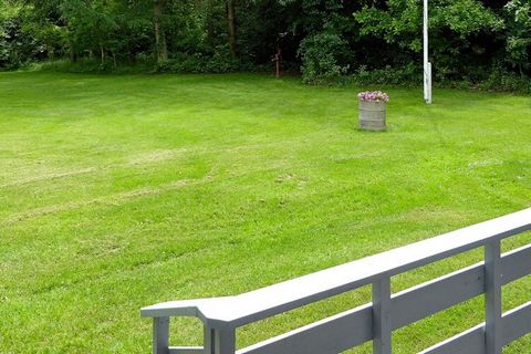 Holiday home located on a good, large natural plot approx. 14 km north of Silkeborg. The kitchen and bathroom were renovated in 2007. There is plenty of space around the house, where you can have breakfast on the covered terrace or in front of the ki...