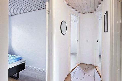 In Vester Husby finden Sie dieses 300 m2 große Ferienhaus für bis zu 18 Personen, das mit Schwimmbad und Whirlpool für den Badespaß mit der ganzen Familie ausgestattet ist. Hier können Sie gemeinsam unter einem Dach aktive und zugleich erholsame Urla...