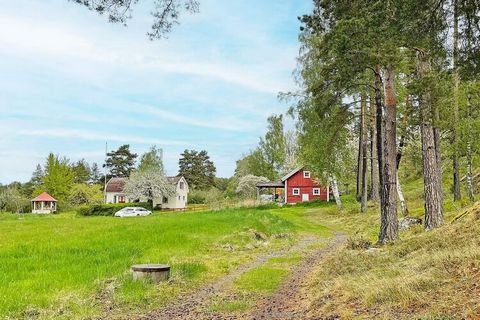 A warm welcome to this little, red, log cabin called the Forest Hut, “Skogshyddan”. The cottage is located next to a forest in a rural environment and beautiful landscape with proximity to lovely swimming at Vänern's beautiful beach in Hörviken. Here...