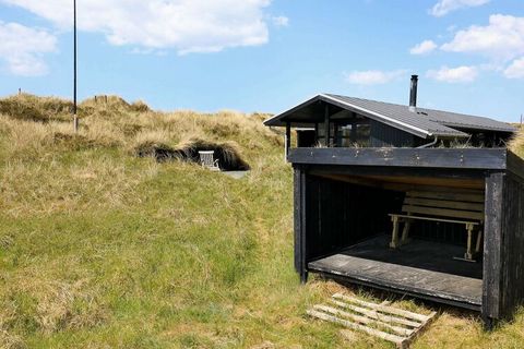 Holiday cottage close to the North Sea and the wide marsh land. The house has 2 bedrooms, a bathroom and an open-plan kitchen and living room. The walls are painted white and the kitchen was remodelled in 2018. During the summer you can open the door...