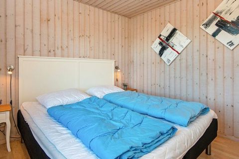 Holiday home with whirlpool and sauna with attention to detail, located on a large natural plot only approx. 300 meters from the rushing North Sea at Vrist. The house appears bright and inviting and is practically furnished with a combined living roo...
