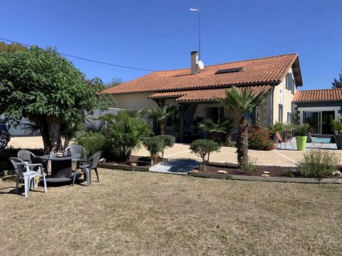 This luxurious property could give you a very comfortable lifestyle. It includes a main house, with four garages (that have large spaces ideal for storage), a swimming pool and manageable garden. In a charming town near Ribérac in the Dordogne, and c...