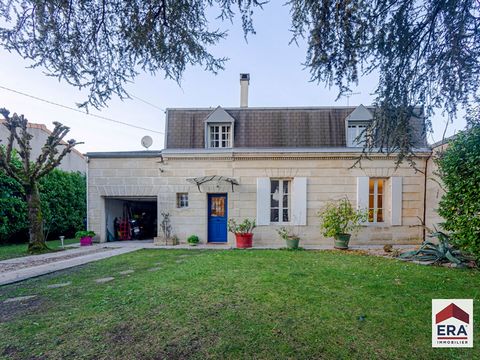 BEGLES BERTHELOT FAMILY HOME Your agency ERA BEGLES offers you in a privileged and quiet environment a beautiful stone house of about 230 m2. You will be seduced by its ideal layout and beautiful volumes. You will also enjoy a pleasant garden of abou...