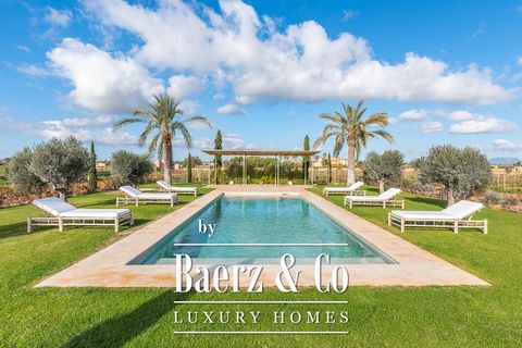 Magnificent finca in Campos recently built with high quality materials and good taste. Its exceptional location allows you to walk or cycle to the wonderful beach with turquoise waters of Es Trenc. The 2.5 ha plot is surrounded by vineyards and the w...