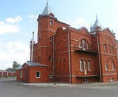 Sergiev Posad. 1 km from the monastery. Kotttedžnyj village on 7 homes for 4 flats in each. Offer 2-room apartment 72 m2 in 2-storey new cottage brick. Fenced territory. The brick fence, a river, a forest-you can make noise, run, firecrackers, razžeg...