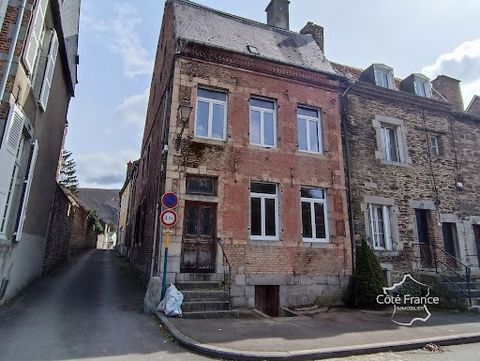 House for sale in the town of Fumay, built in 1749 and offering exceptional renovation potential. This house is located on the banks of the Meuse, thus offering a unique natural setting. This spacious property has three bedrooms, an office, a bright ...