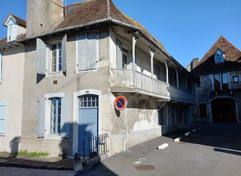 Are you planning to make an investment in the medieval market town of Salies-de-Béarn? This property would provide an potentially interesting rental project  Located in a non-flood-prone area in the immediate vicinity of all the shops, this house of ...