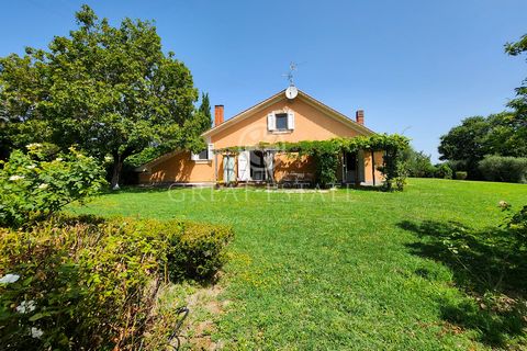 The Villa d'Artista property is located in the municipality of Cetona, and is reached via a perfectly paved secondary road. The house is on three floors, and to access the main entrance there is a short driveway decorated with flowers of various kind...