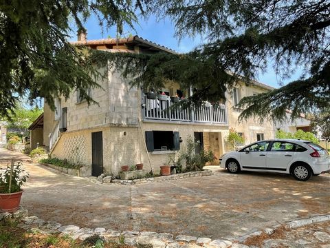 House of 120 m2 on its land of over 1400 m2 on the outskirts of a pretty village. A stone staircase leads to a covered terrace of 17 m2, and on the main level comprising an entrance leading to a corridor which distributes the fully equipped kitchen o...