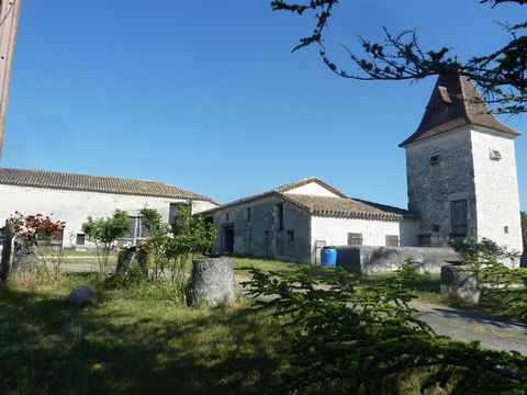 OLD L-SHAPED STONE BARN WITH DOVECOTE TO RESTORE 500 M2 ON THE GROUND AMMENAGEABLE ON 2 LEVELS ON A BEAUTIFUL PLOT OF LAND WITH A TOTAL CAPACITY OF ABOUT 3 ha (possibility more). DOMINANT LOCATION WITH VIEWS: 2kms FROM A PRETTY VILLAGE WITH SHOPS IN ...