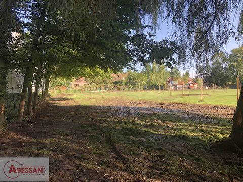 Come and discover our offer of land of 900 m² for building, immediately buildable, serviced and free of builders in Auchy-Lez-Orchies. Your new place to live, 20 minutes from Lille and Tournai and 5 minutes from the Merignies golf course! Make your d...