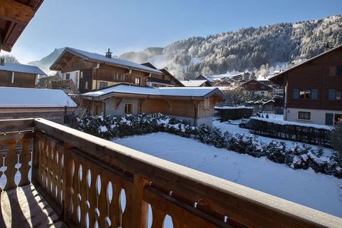Stunning chalet apartment for sale in Morzine - Ready to occupy now. Sole international agent - Duplex chalet-apartment with separate private entrance offering 3 double bedrooms, 3 bathrooms and a cabin, on two levels, benefitting from a terrace and ...
