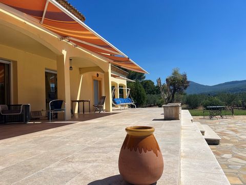This magnificent property nestles in a small village 25 minutes south-east of Aix-en-Provence. We present this very well-maintained family home with generous volumes, meticulous materials, high ceilings and pretty wooden beams that give it a great de...