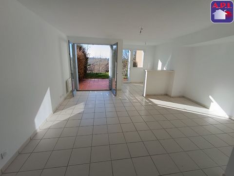 T3 REVERSE DUPLEX APARTMENT WITH GARAGE AND GARDEN. Located in a residence in the heart of Nailloux, close to all amenities, it offers approximately 70m² of living space and consists of an entrance leading to 2 bedrooms with cupboards and a bathroom ...