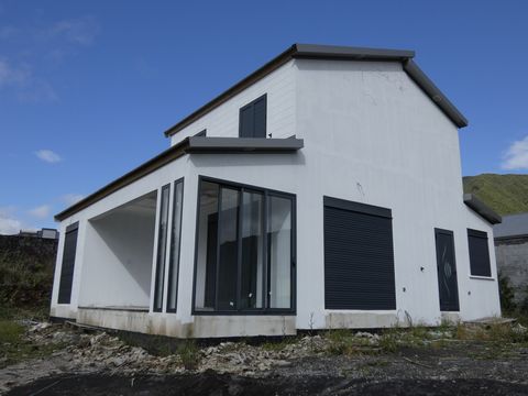 LNA, offers an R + 1 house of about 124 m2 on a plot of about 620 m2 in La Plaine des Palmistes. It is composed on the ground floor of a living-dining room open to the kitchen, a laundry room, toilet, a master bedroom with dressing room and independe...