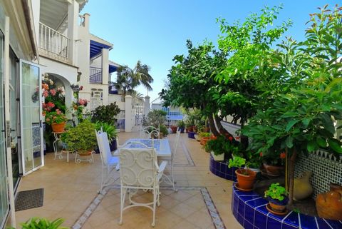 Fantastic house in Nerja, central, in front of the beach, with 216 m², with 3 bedrooms, large kitchen. With private parking area and large Andalusian patio. This semi-detached house is located in the La Torrecilla area, one of the most popular areas ...