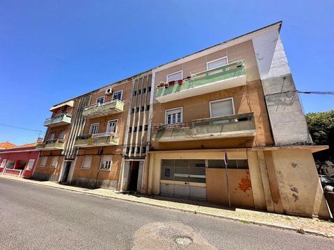 Looking for a Building for Investment? I present to you this Mixed Building for investment in Avenida Bela Rosa in Alhos Vedros. If you are looking for a property with excellent investment opportunities and profitability, this is undoubtedly the idea...