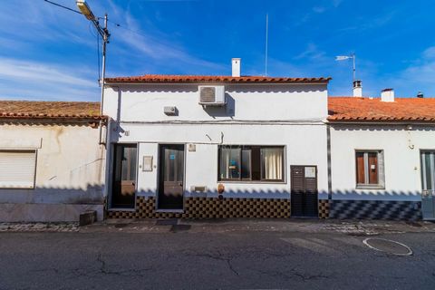 Restaurant fully equipped and furnished, ready for use. Located near São Marcos station. Interior area of 160 m2 and terrace of 30 m2. This space has an attic with 2 storage rooms or the possibility of making 2 rooms for staff. The restaurant is prep...