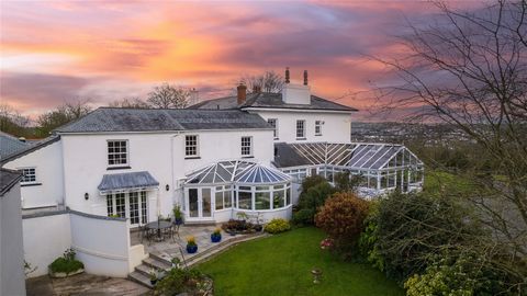 This impressive period residence sits in an exclusive area of just four properties commanding glorious countryside views off the rear elevations which forms part of a former Country Estate, originally thought to date back to c.1860. The property boas...