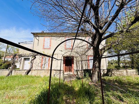 Gard (30) a vendre sur Saint-Pivat-des-Vieux, a l'abri de tout regard et au calme absolu, un parc de 4550m² ou se trouve 2 habitations nichées en pleine nature, avec une première maison de Maître de 1920 en pierre, lumineuse de 110m² habitable, à rep...