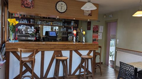Fonds de commerce d'un Bar Restaurant à Vendre à La Sauvagère, dans l'Orne en Normandie. Une opportunité unique se présente pour des entrepreneurs cherchant à acquérir un fonds de commerce agréable, mais également la possibilité des murs qui l'abrite...