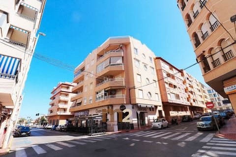 For sale apartment in Guardamar del Segura, close to the supermarket mercadona and at 300 meters of the beach. Corner property on 4th floor with elevator. Luminous apartment with two bedrooms, one bathroom with shower, fully equipped kitchen with gal...