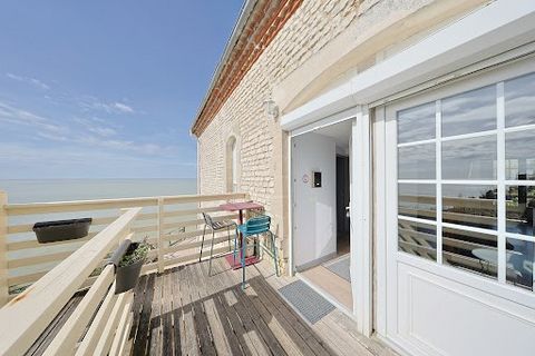 Loft suspended over the Gironde estuary Once upon a time, there was an old 19th century mill proudly facing the Gironde estuary and which has undergone several transformations and several lives. Today this emblematic architecture, steeped in history,...