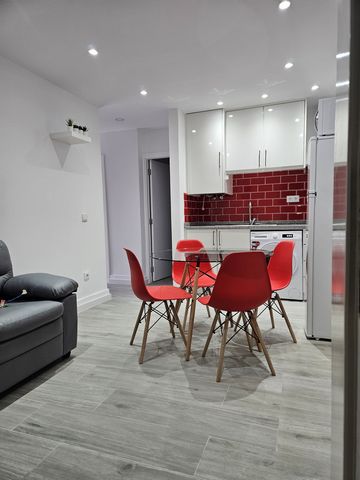 Located in central Portugal between Aveiro and Coimbra and 20 minutes from the beach. Three-bedroom apartment fully furnished and equipped with minimalist decor. Perfect for a short or long stay The Internet is fast and stable, ideal for anyone who n...
