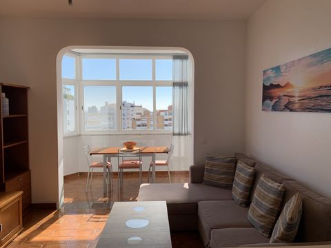 The apartment is located at 15/20 minutes walk from the historic center of Cascais, in a very quiet residential area and with easy and free parking lot. Surrounded by commerce and services, the apartment is on the 6th floor and has a superb view of C...